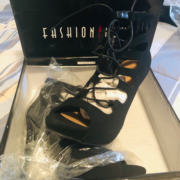 Fashion Nova, black high heels - Picture 3 of 3